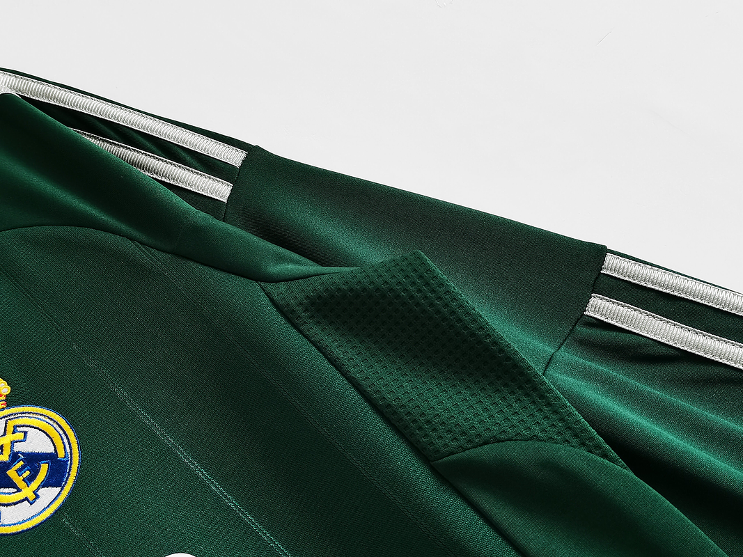 Real Madrid 2012/13 (Third Kit – Long Sleeve) 5