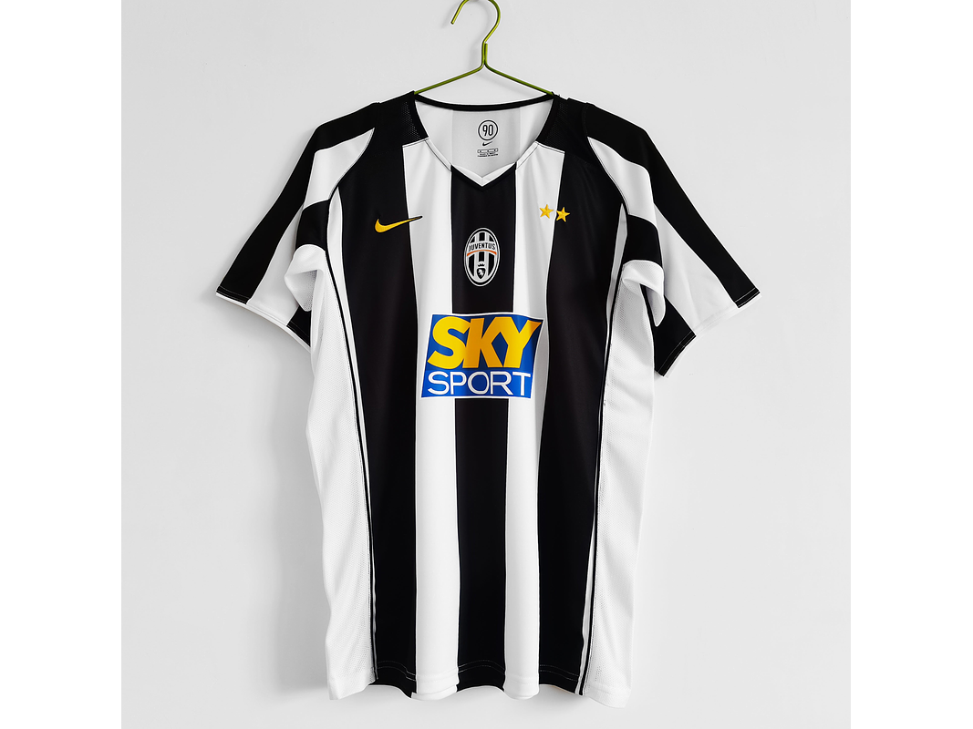 Juventus 2004/05 (Home Kit) 1