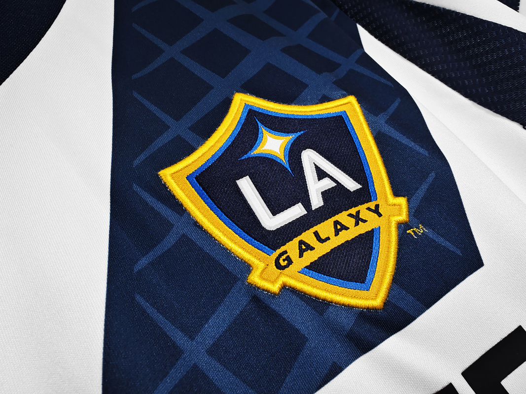 LA Galaxy 2011/12 (Home Kit) 3