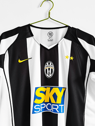 Juventus 2004/05 (Home Kit)
