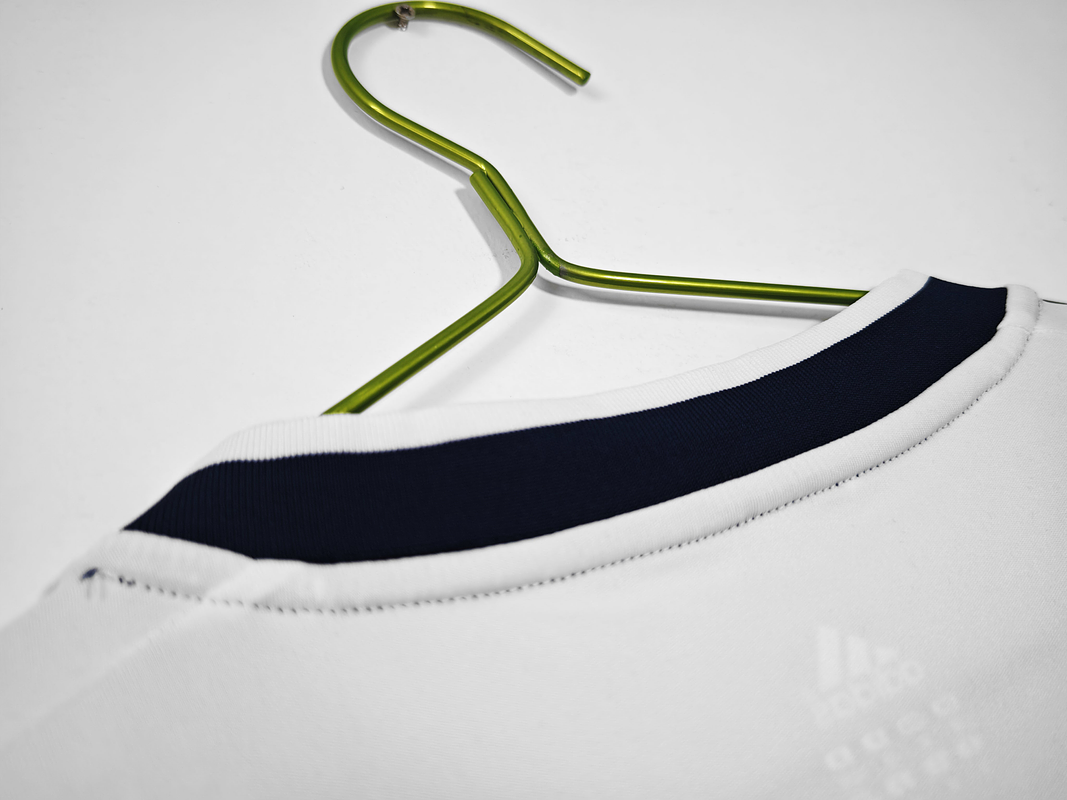 LA Galaxy 2011/12 (Home Kit) 7