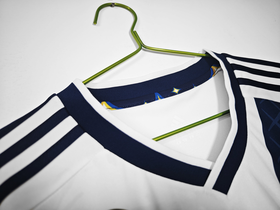 LA Galaxy 2011/12 (Home Kit) 11