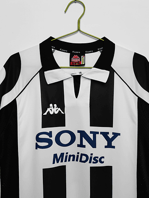 Juventus 1997/98 (Home Kit)
