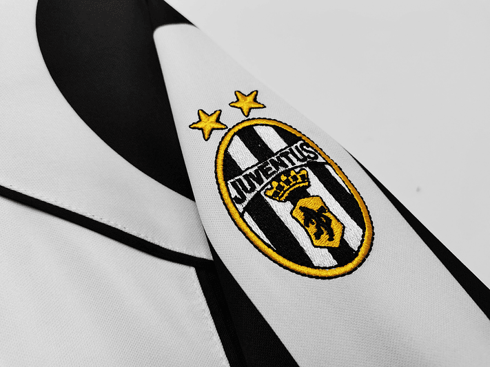 Juventus 1997/98 (Home Kit - Long Sleeve) 4