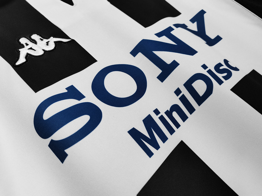 Juventus 1997/98 (Home Kit) 4