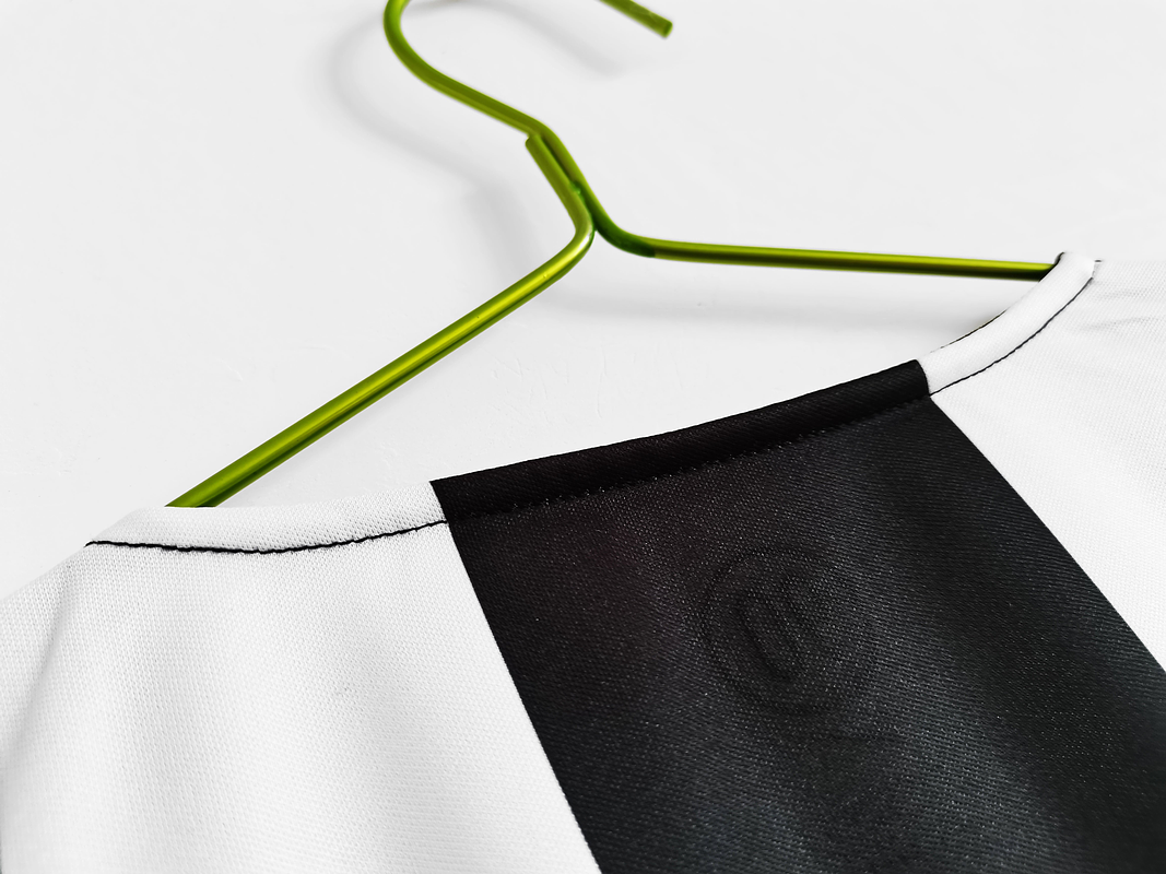 Juventus 2004/05 (Home Kit) 10