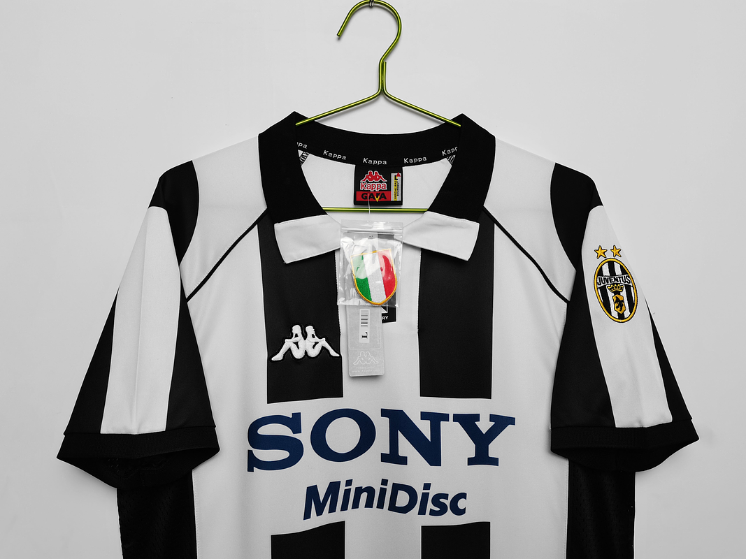 Juventus 1997/98 (Home Kit) 6