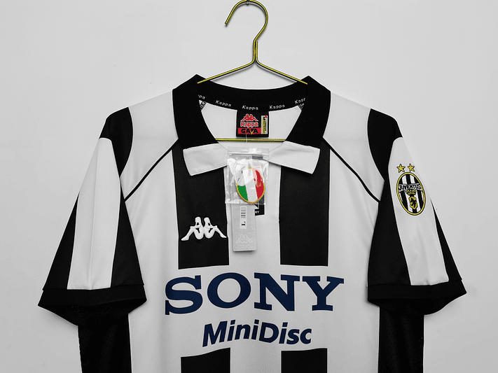 Juventus 1997/98 (Home Kit) 6