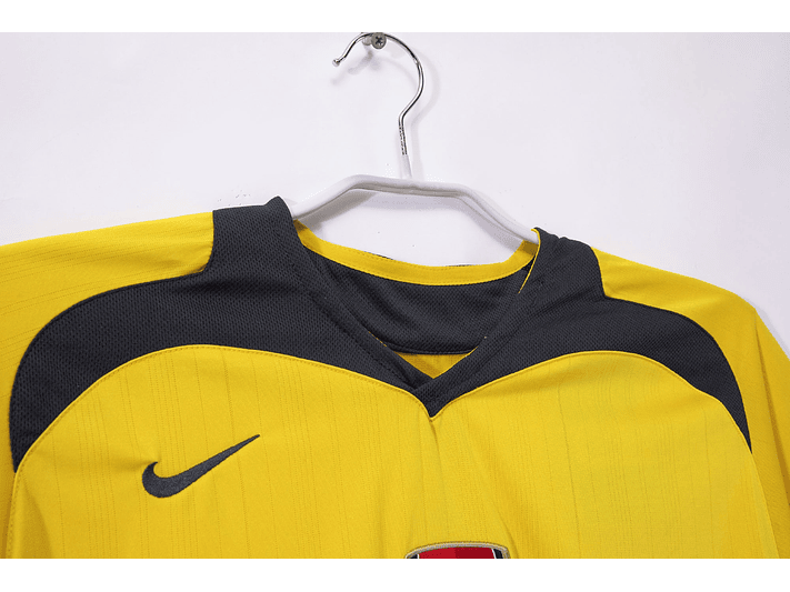 Arsenal 2005/06 (Away Kit) 5