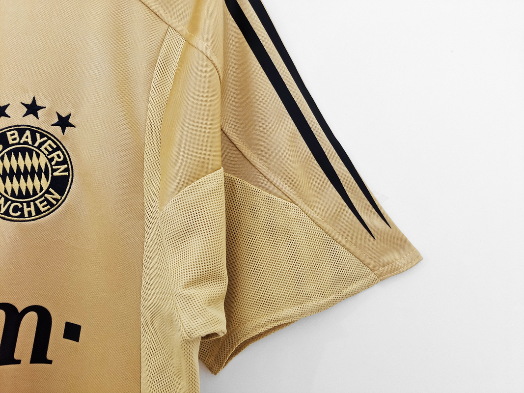Bayern Munich 2004/05 (Away Kit) 5