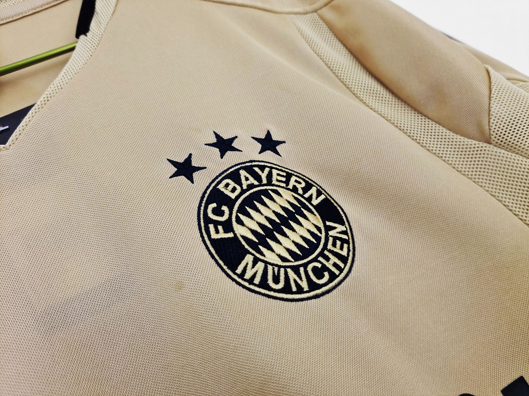 Bayern Munich 2004/05 (Away Kit) 10