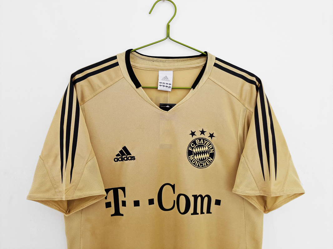 Bayern Munich 2004/05 (Away Kit) 11