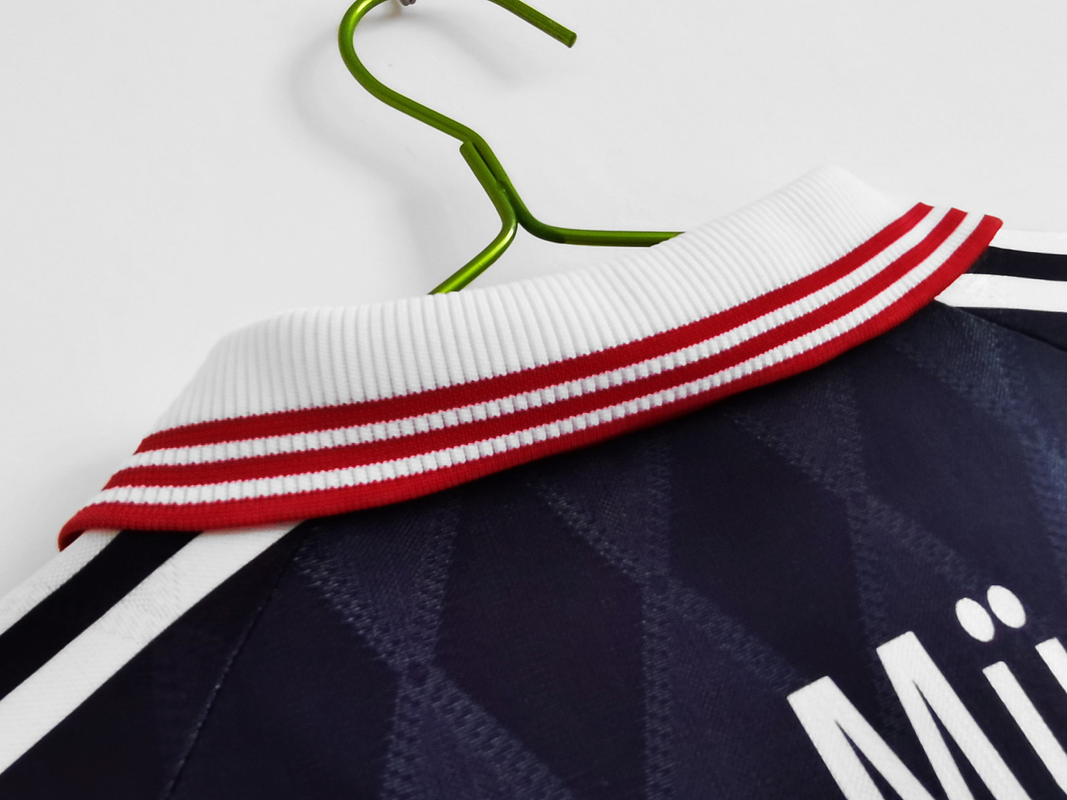 Bayern Munich 1997/99 (Away Kit) 10