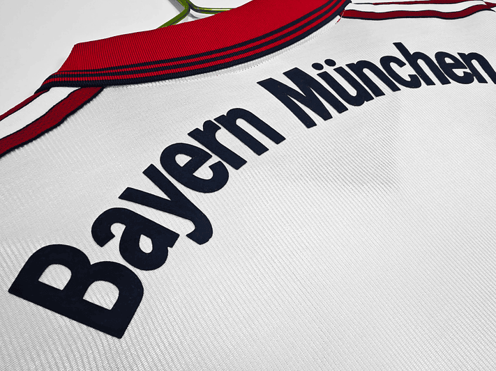 Bayern Munich 1998/00 (Home Kit) 3