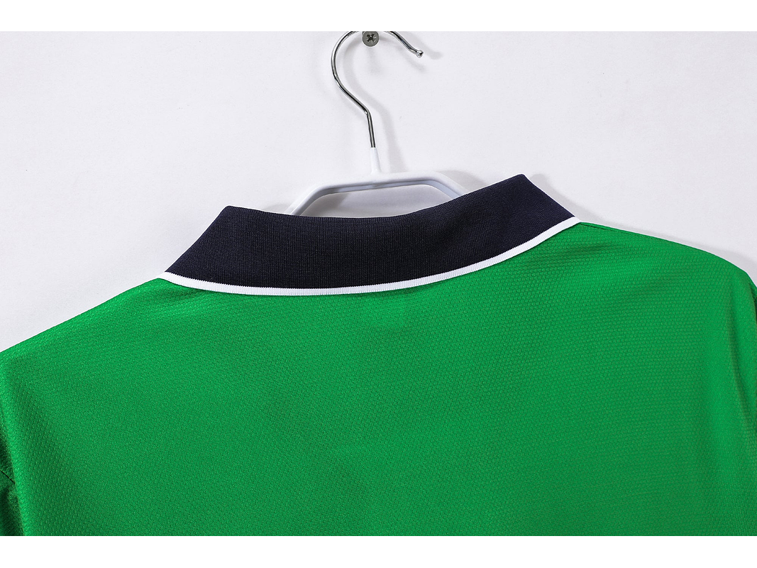 Liverpool 1999/00 (Away Kit) 4