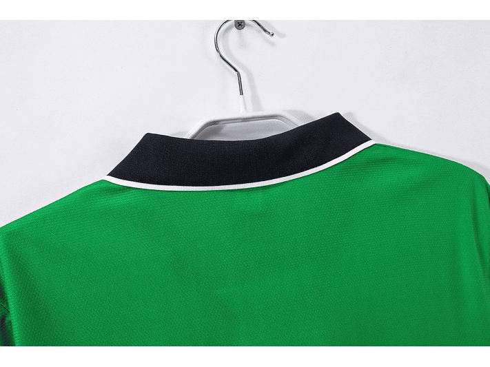 Liverpool 1999/00 (Away Kit) 4