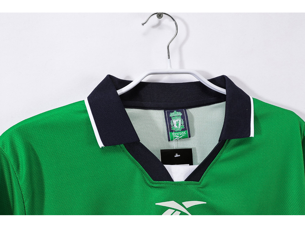 Liverpool 1999/00 (Away Kit) 5