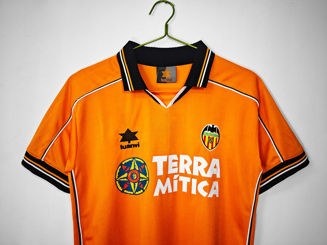 Valencia 1999/00 (Away Kit) 2
