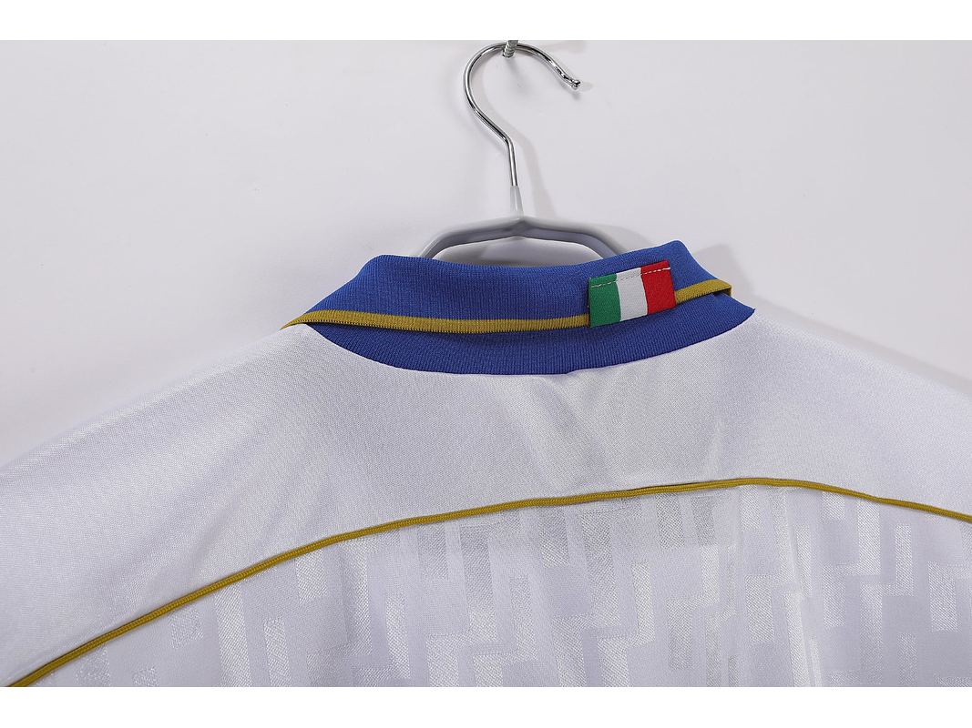 Italia 1995 (Away Kit) 3