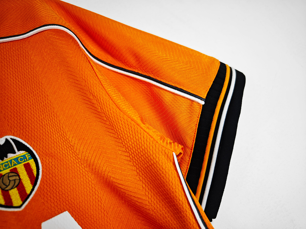 Valencia 1999/00 (Away Kit) 11