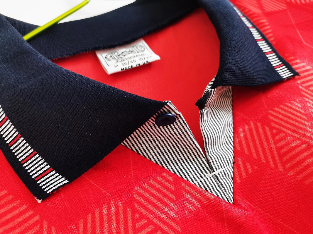 Inglaterra 1990/92 (Third Kit - Red) 8