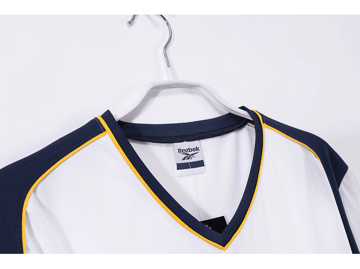 Liverpool 2001/02 (Away Kit) 4