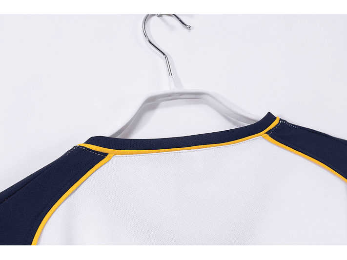 Liverpool 2001/02 (Away Kit) 6