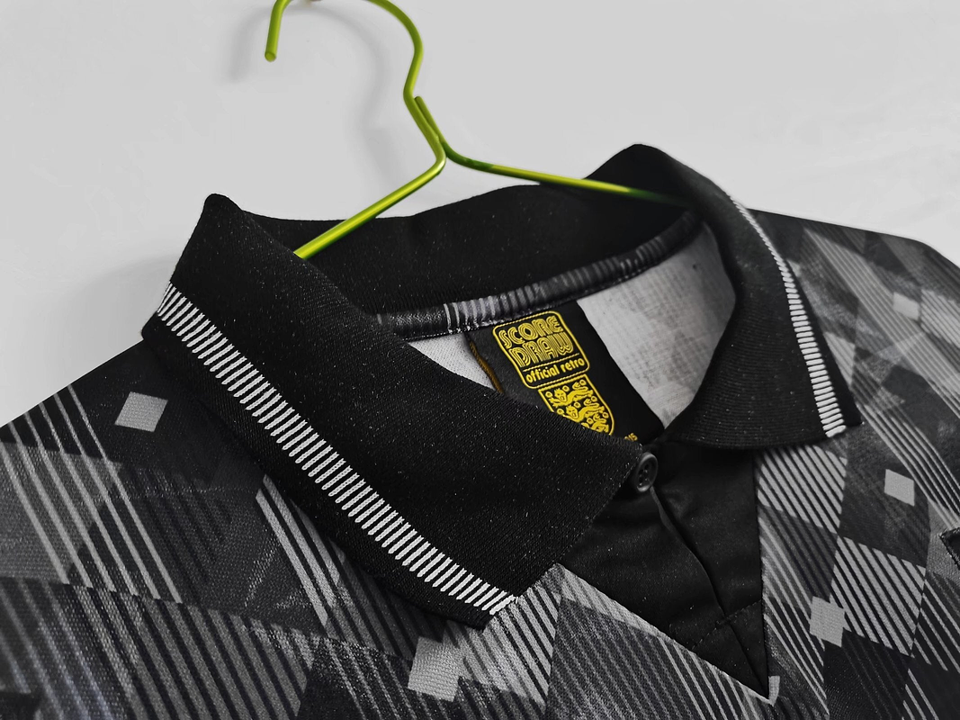 Inglaterra 1990/92 (Third Kit - Black) 8