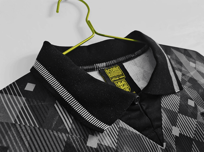 Inglaterra 1990/92 (Third Kit - Black) 8