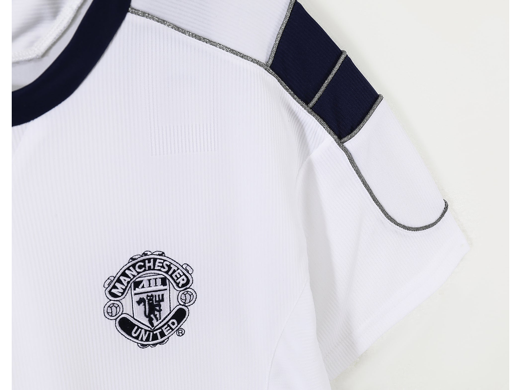 Manchester United 2000/2001 (Away Kit) 6