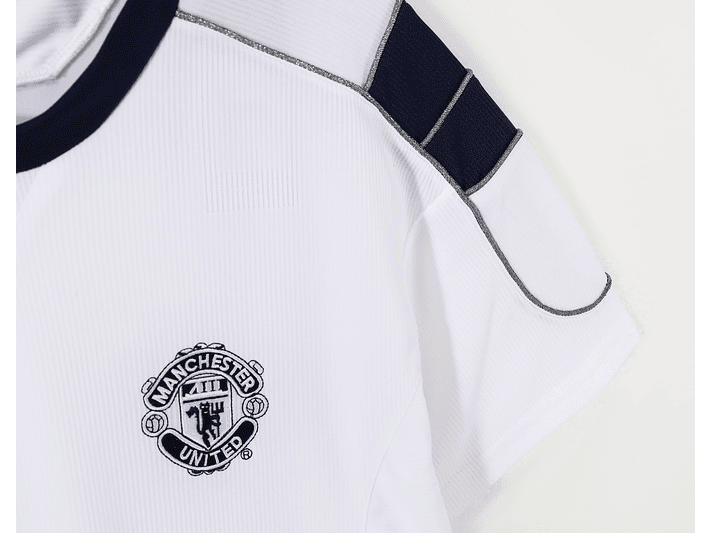 Manchester United 2000/2001 (Away Kit) 6