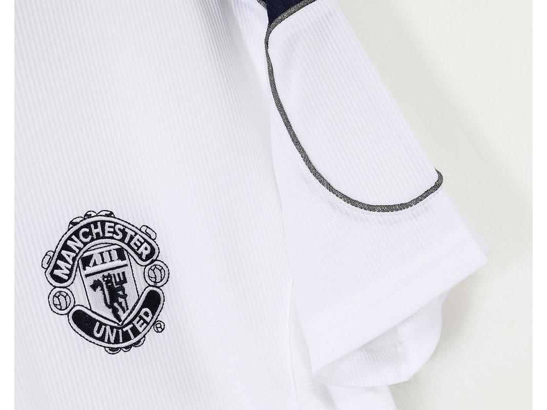 Manchester United 2000/2001 (Away Kit) 8