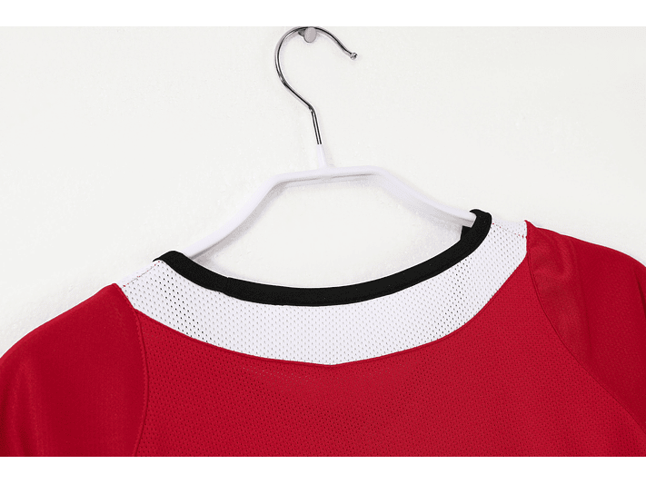 Manchester United 2004/06 (Home Kit) 4