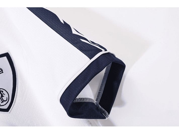 Tottenham Hotspur 1995/97 (Home Kit) 4