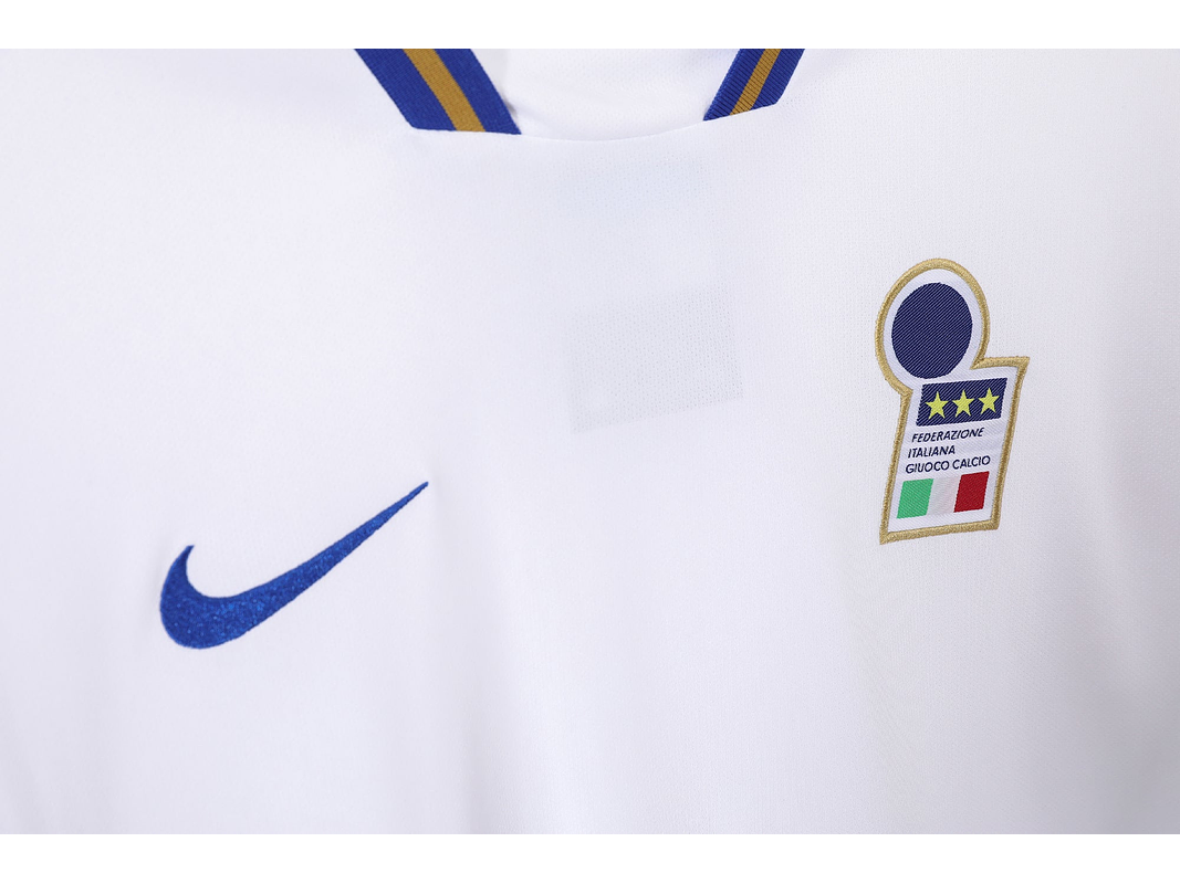 Italia 1996 (Away Kit) 4