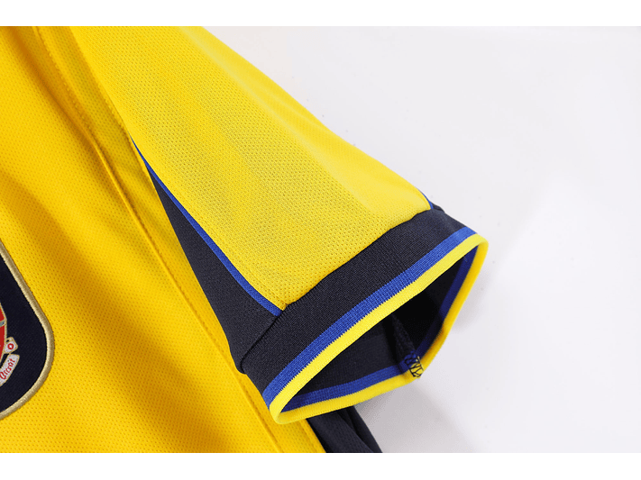 Arsenal 2000/01 (Away Kit) 3