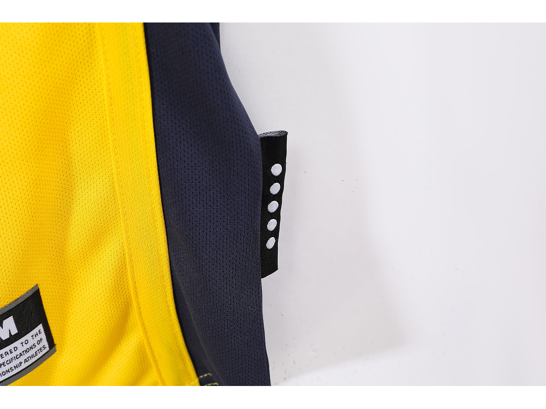 Arsenal 2000/01 (Away Kit) 4