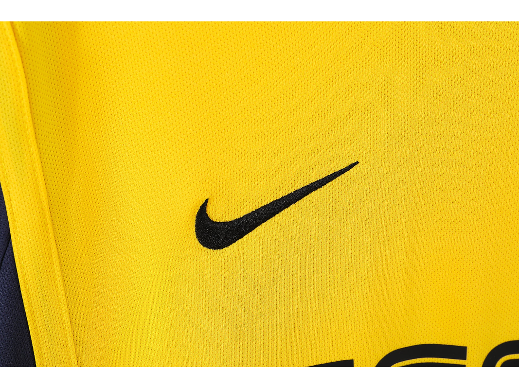 Arsenal 2000/01 (Away Kit) 9