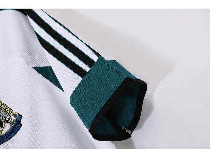 New Castle 1999/00 (Away Kit) 4