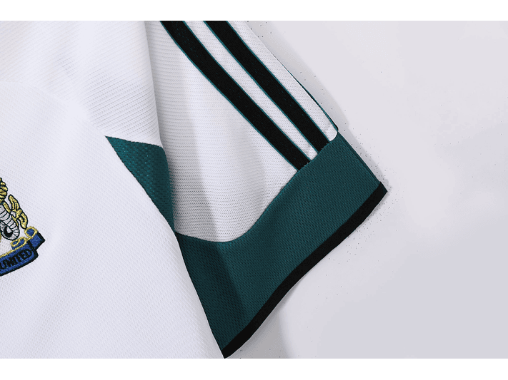 New Castle 1999/00 (Away Kit) 6