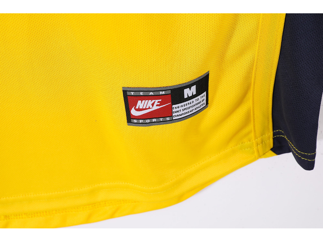 Arsenal 2000/01 (Away Kit) 13