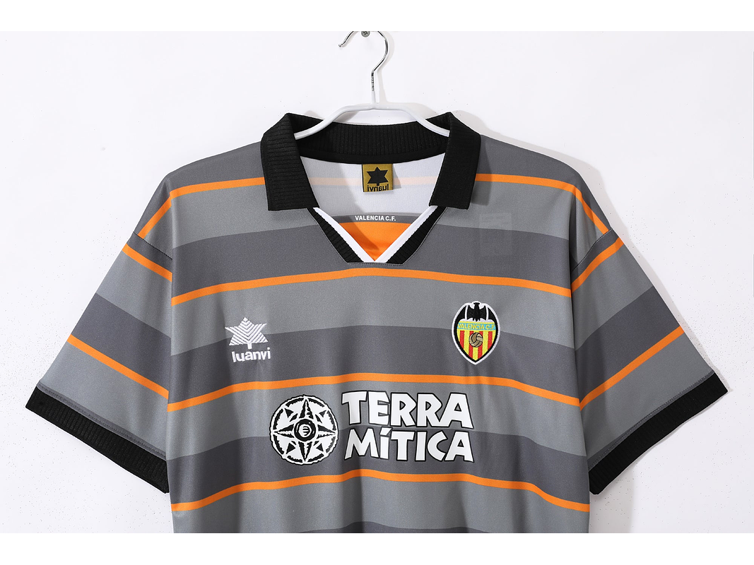 Valencia 1999/00 (Third Kit) 2