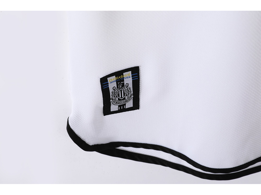 New Castle 1999/00 (Away Kit) 11