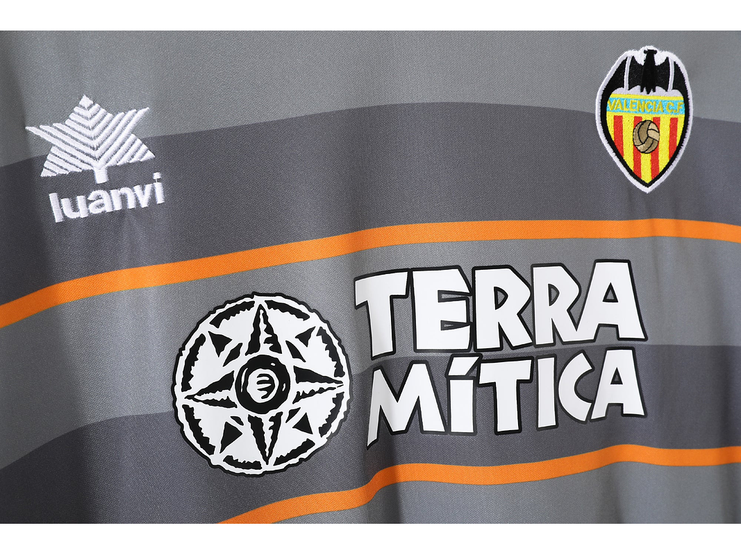 Valencia 1999/00 (Third Kit) 8