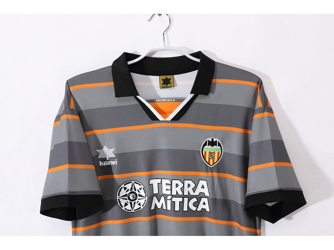 Valencia 1999/00 (Third Kit) 9