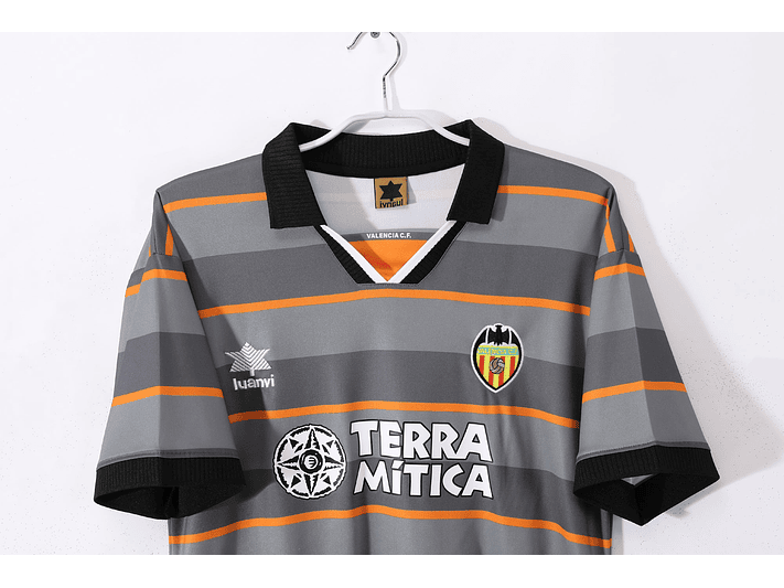Valencia 1999/00 (Third Kit) 9