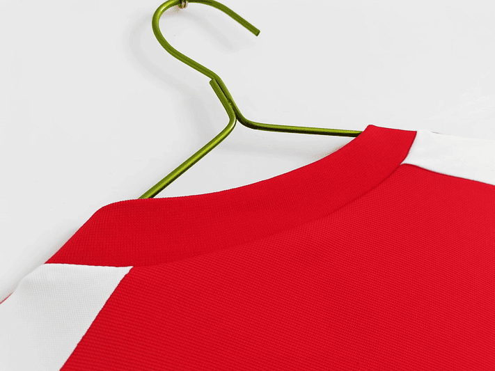 Gales 1982 (Home Kit) 6