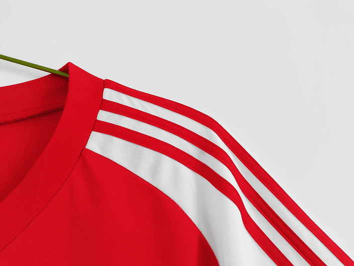 Gales 1982 (Home Kit) 9