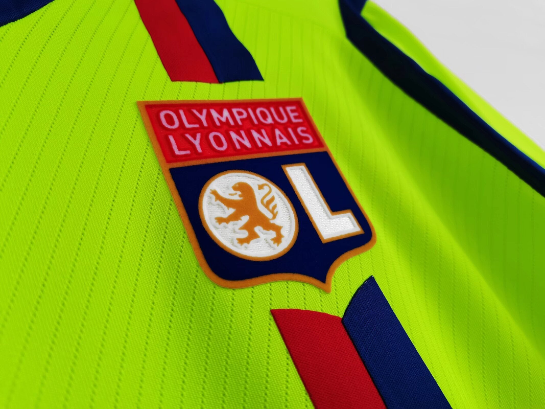 Lyon 2008/09 (Away Kit) 10