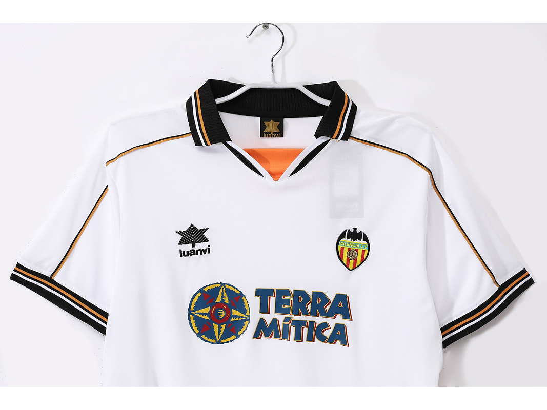 Valencia 1999/00 (Home Kit) 2